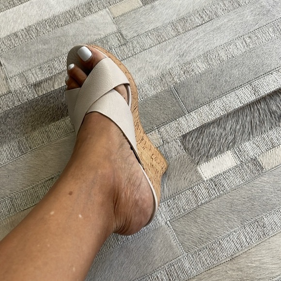 Moda Beige Sandals - Picture 4 of 5